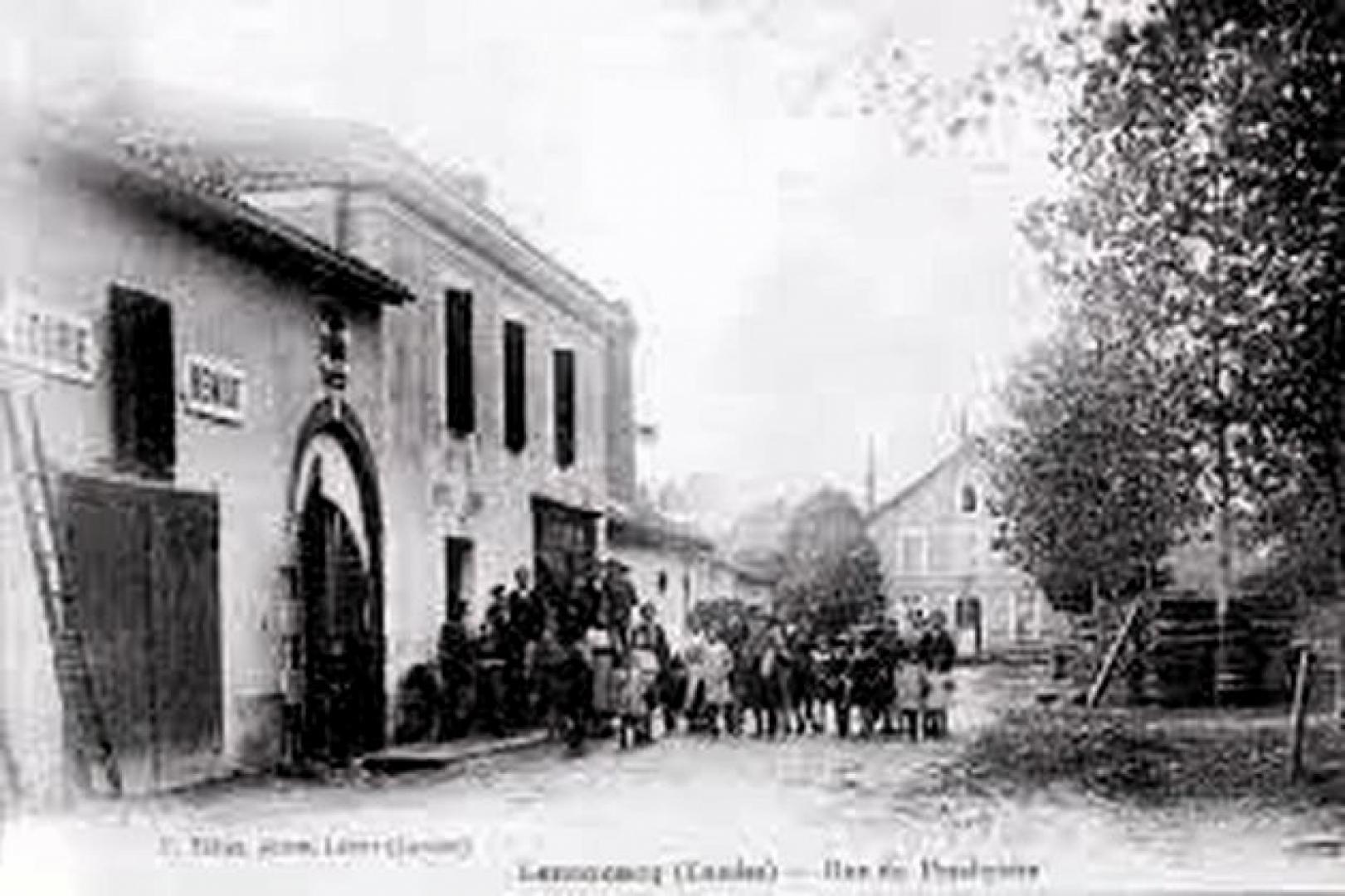 cartes postales Lencouacq route roquefort vers mairie.jpg